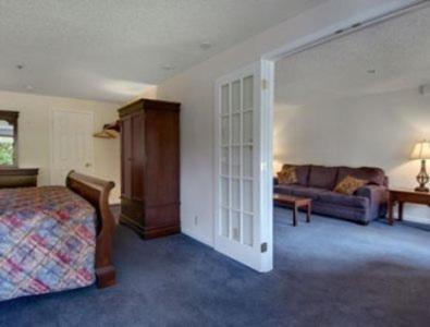 Super 8 Creswell/South Eugene Hotel Room photo