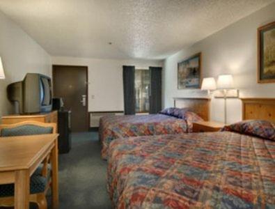 Super 8 Creswell/South Eugene Hotel Room photo