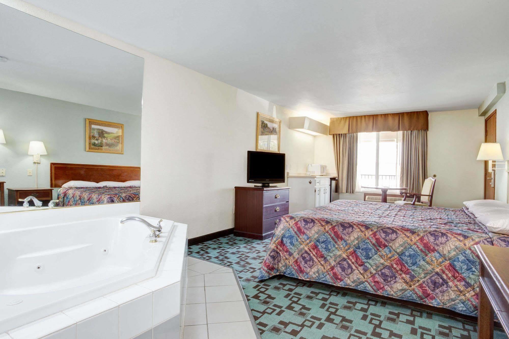 Super 8 Creswell/South Eugene Hotel Exterior photo